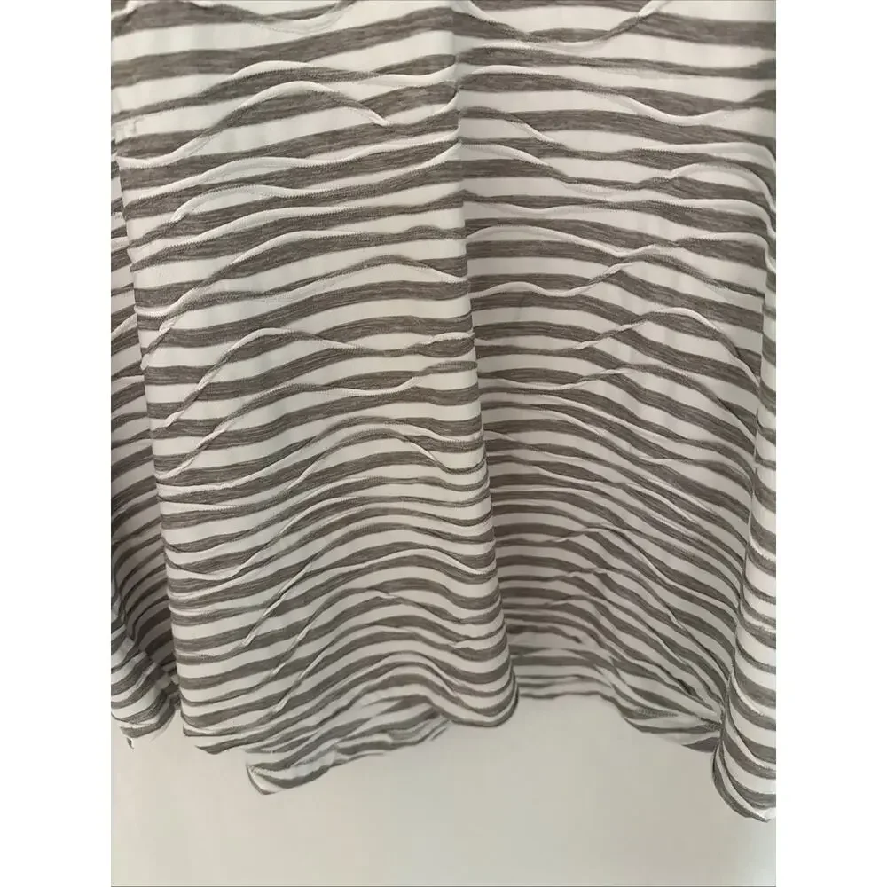Chicos Top Womens Size 3 Striped Wave Textured 3/4 Sleeve Round Neck Gray/Taupe